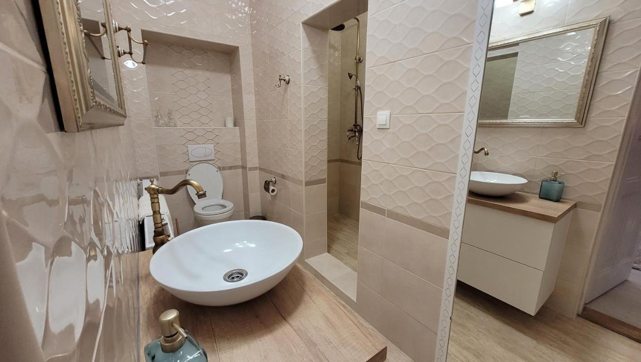 Glamour Apartman ยูลา ภายนอก รูปภาพ